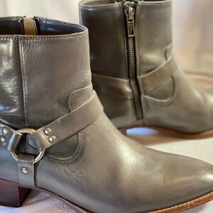 Frye Dara boots size 7.5.